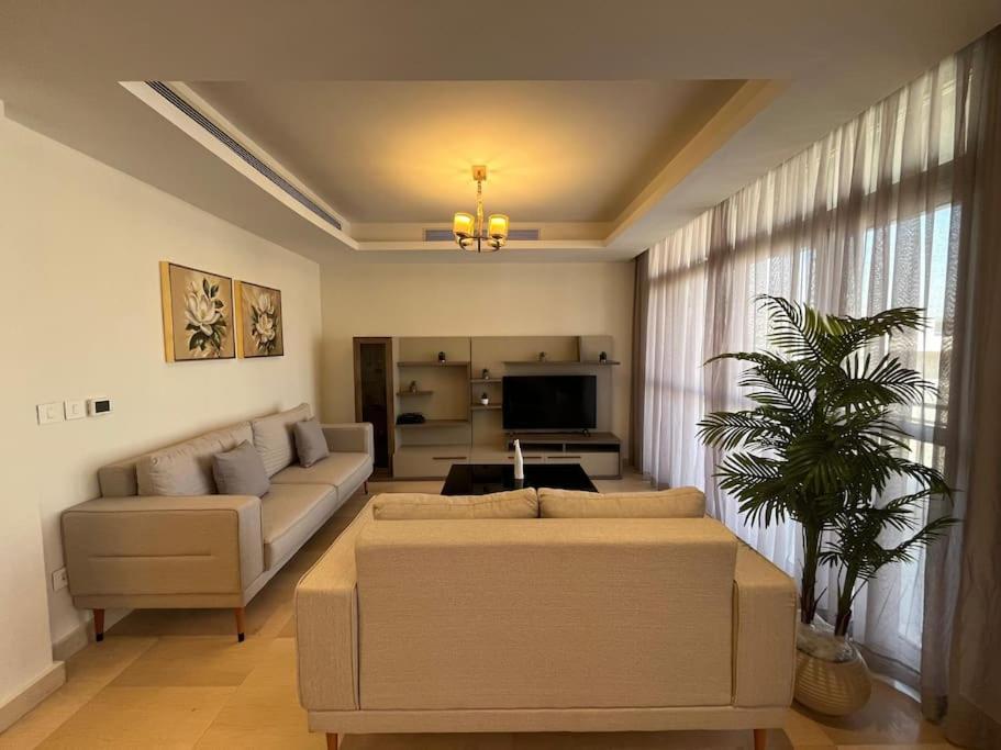 3-Bedroom CFC Walking To Mall
