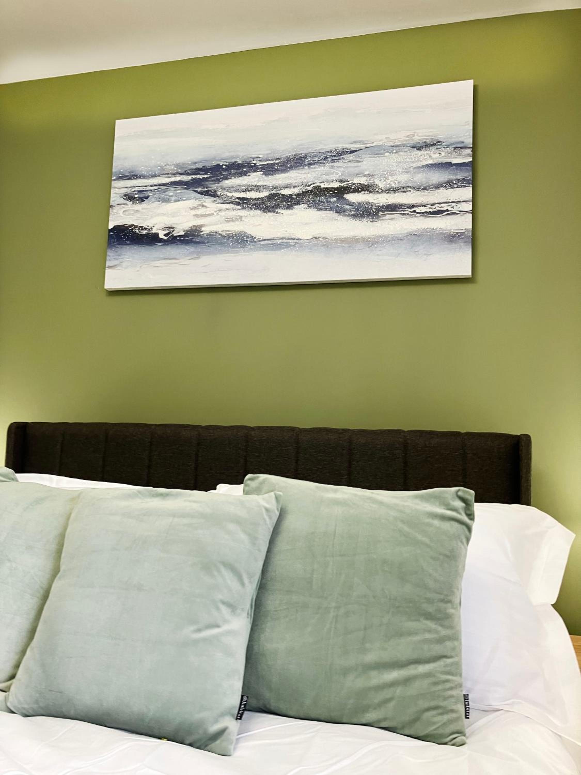 Bredon Court by Signature Stays - Modern - Beach - Parking view 4