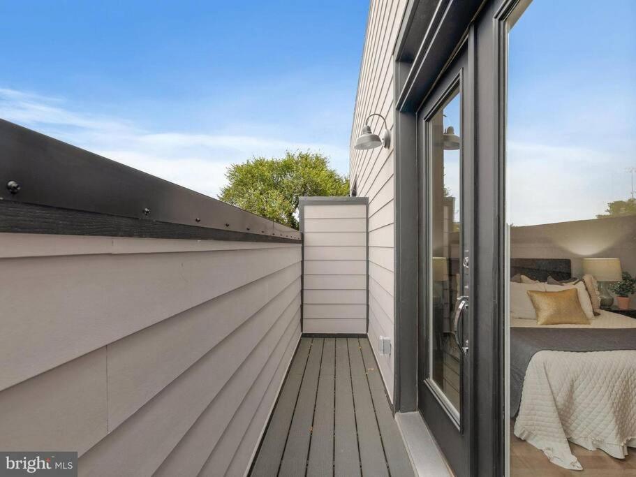 Upscale 3BDR Penthouse with Rooftop TV and Stunning Capitol and Monument Views Near Popular H Street Corridor Parking Included Free Cancellation — Washington