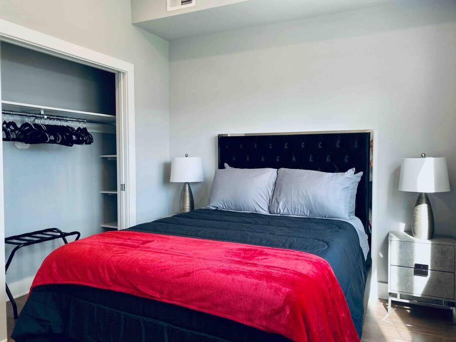 Upscale 3BDR Penthouse with Rooftop TV and Stunning Capitol and Monument Views Near Popular H Street Corridor Parking Included Free Cancellation photo 3