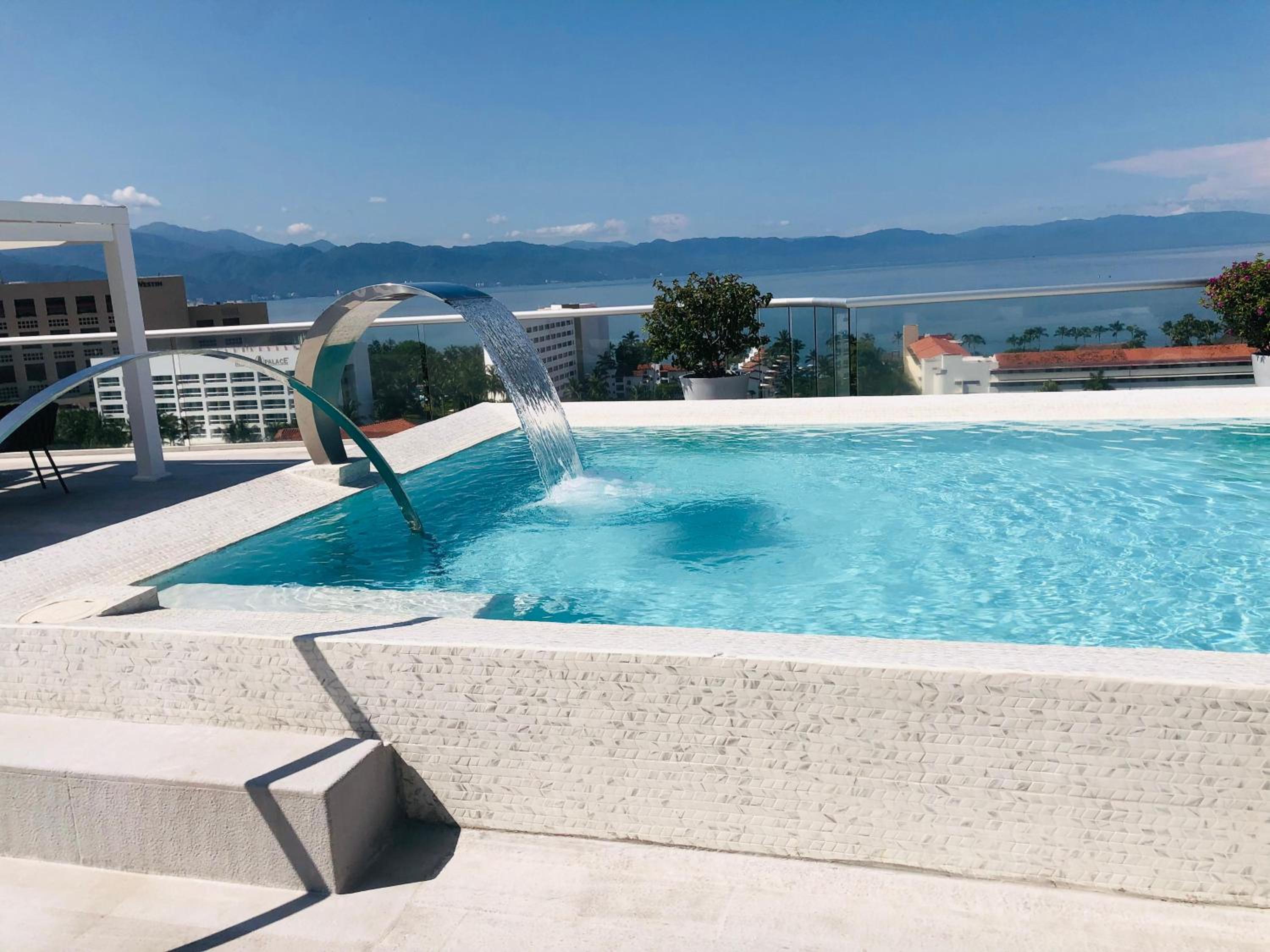 Luxurious Oceanfront condo with Unmatched Panoramic Views view 4