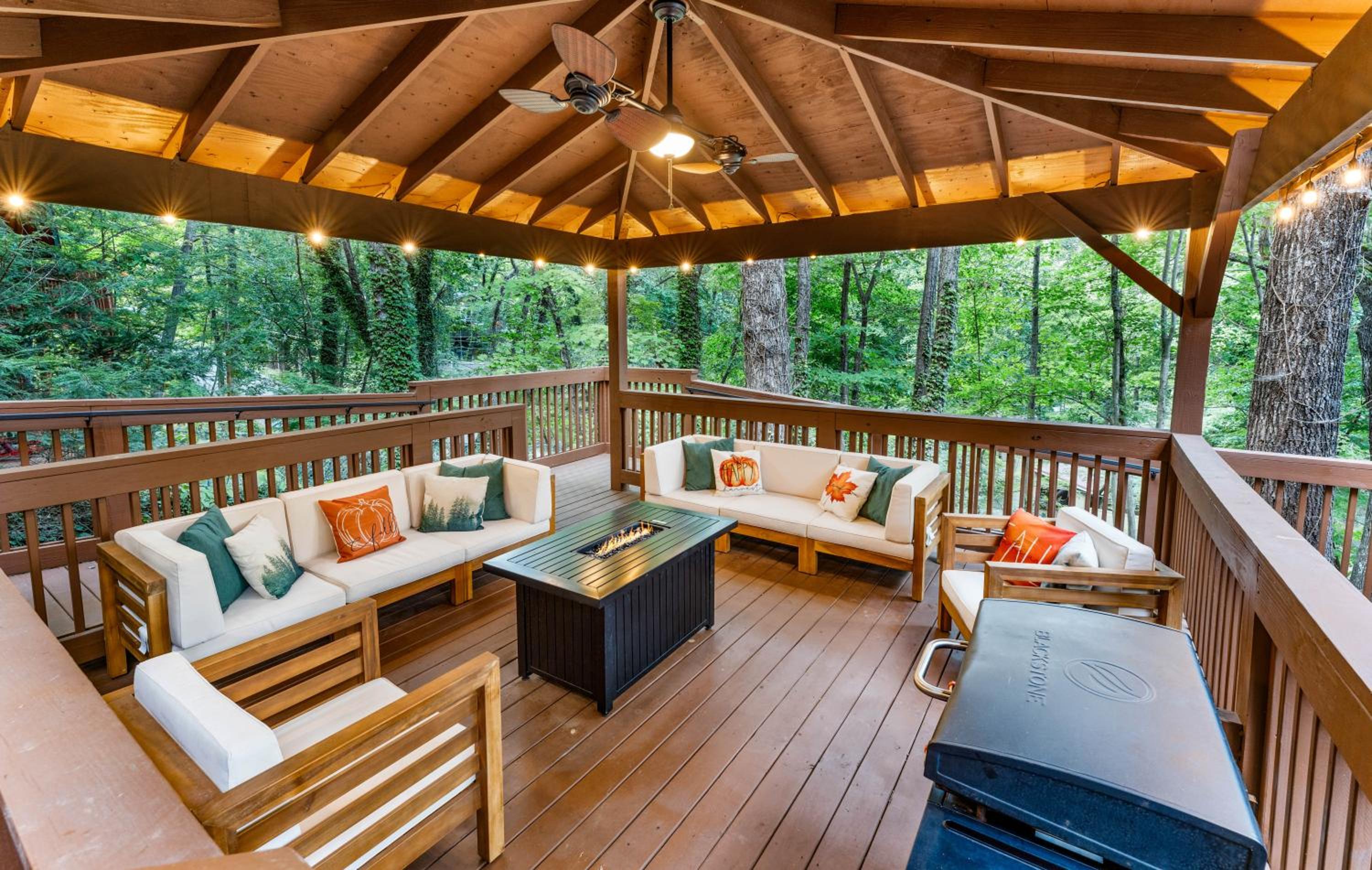 High Bear Activity, Handicap Ramp, Hot Tub, Fire Table, Game Room, Family Cabin view 5