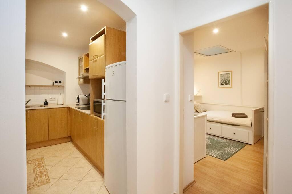 Emerald Apartment