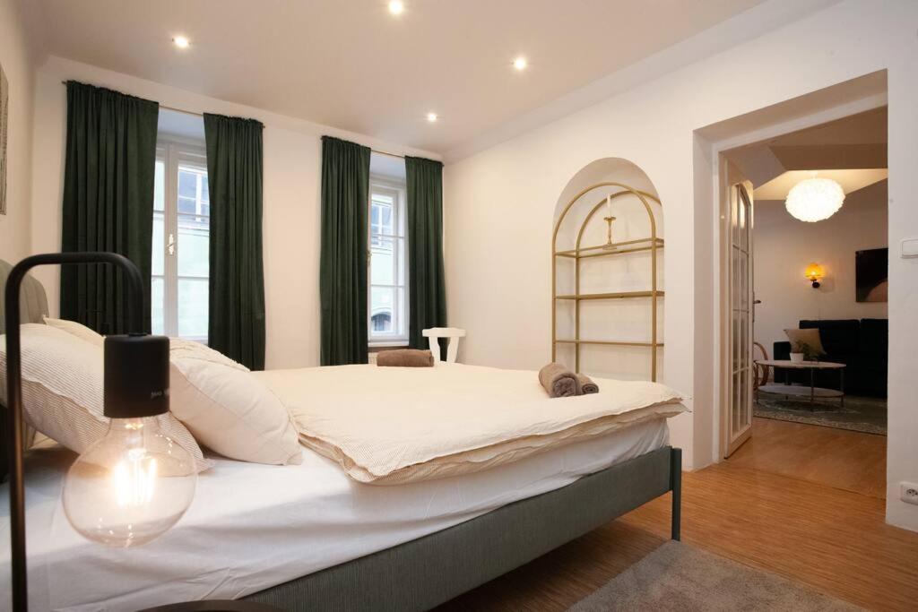 Emerald Apartment