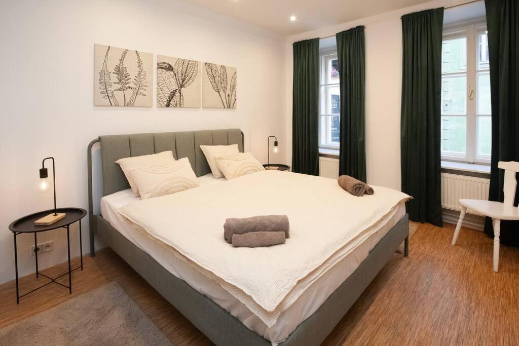 Emerald Apartment