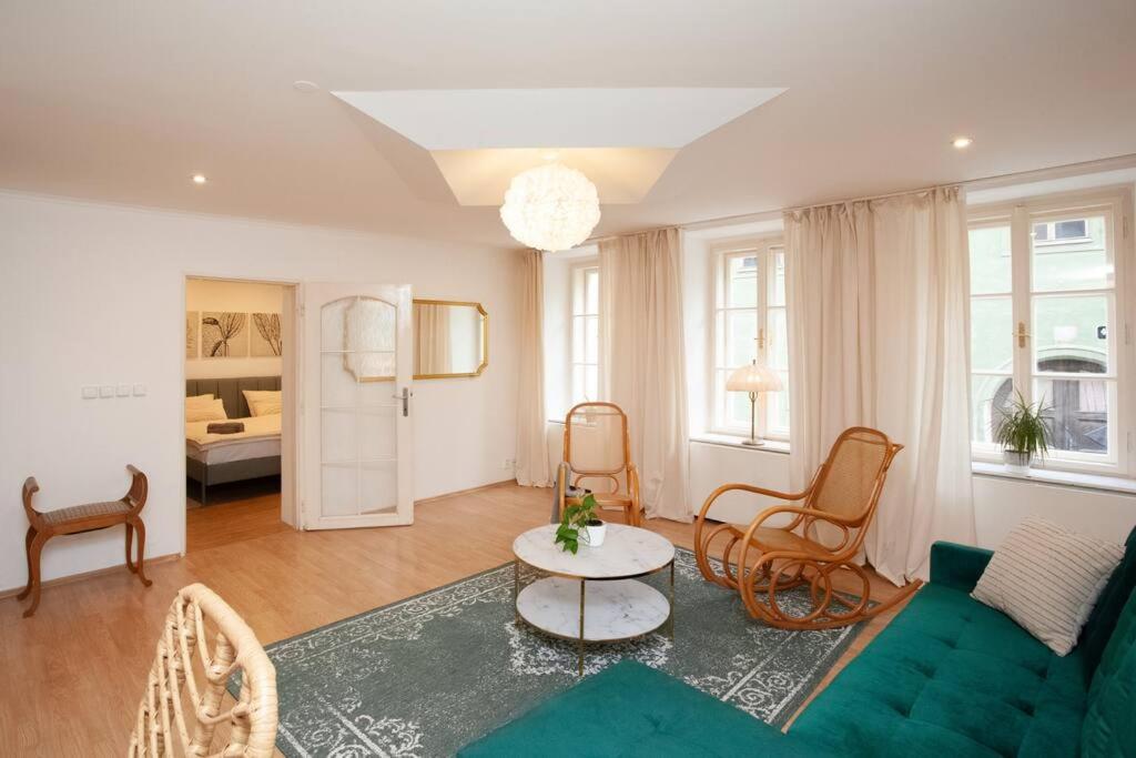 Emerald Apartment