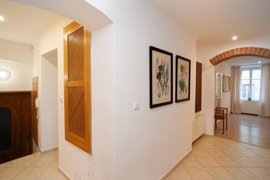 Emerald Apartment