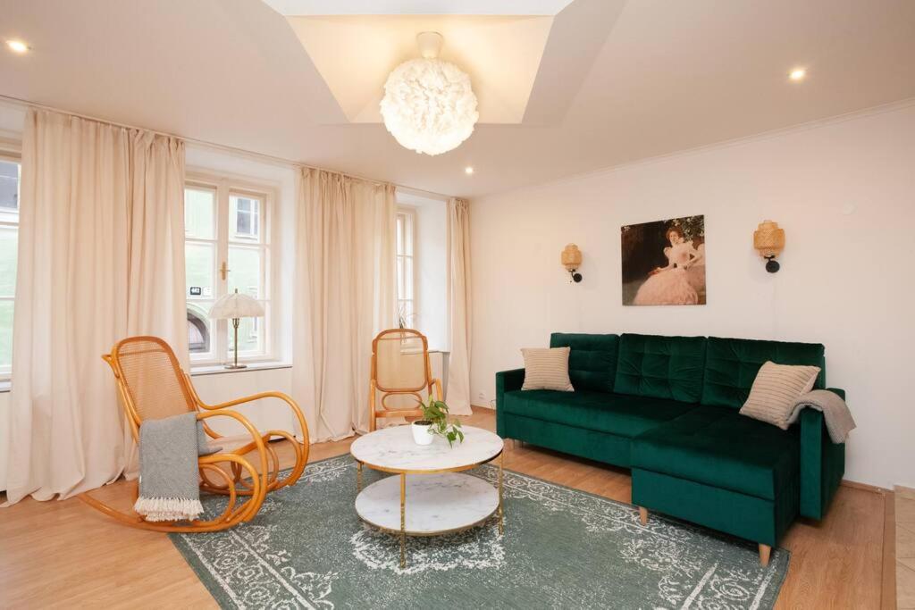 Emerald Apartment