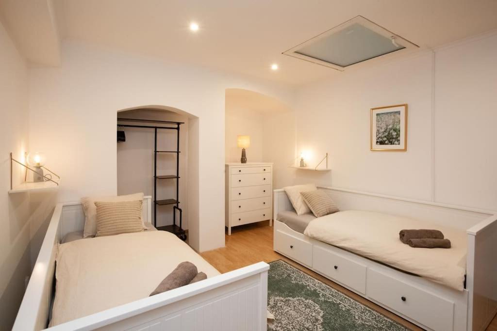 Emerald Apartment