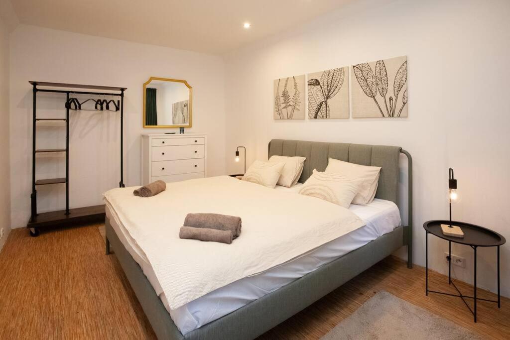 Emerald Apartment
