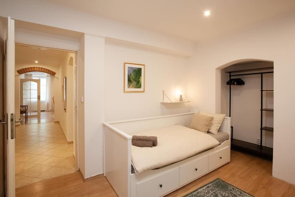 Emerald Apartment