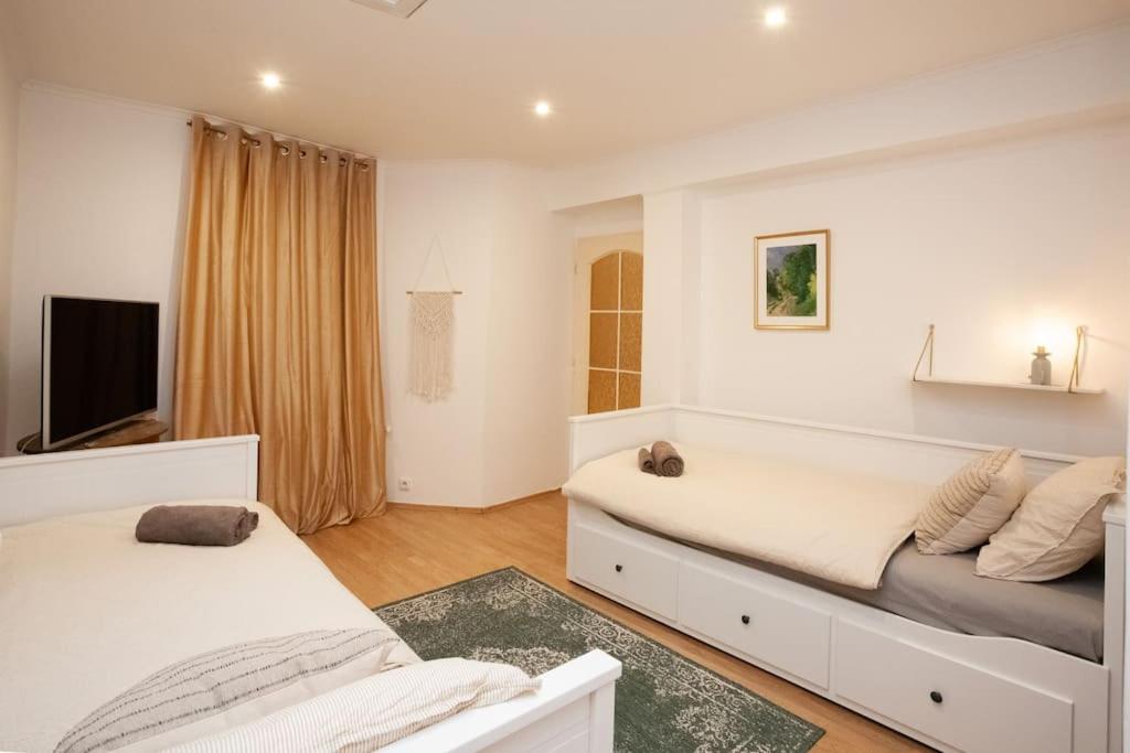 Emerald Apartment
