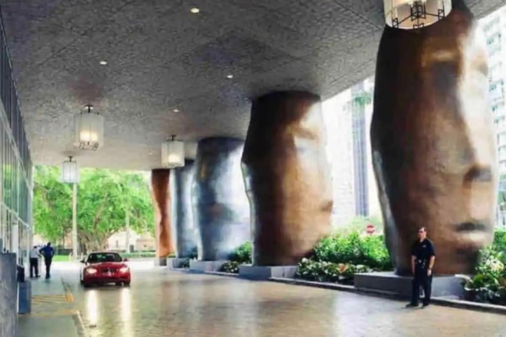 Hotel LUXURY 1BR CONDO W Icon Brickell-FREESPA - Image 1