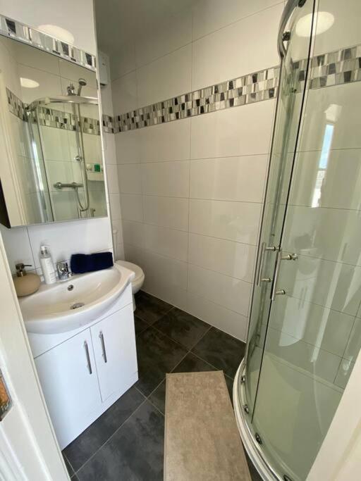 Deluxe Duplex Apartment Talbot St Sleeps 8