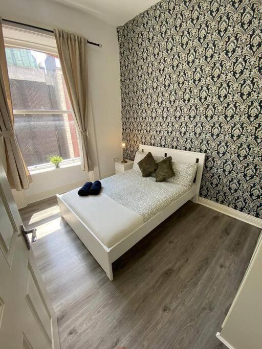 Deluxe Duplex Apartment Talbot St Sleeps 8