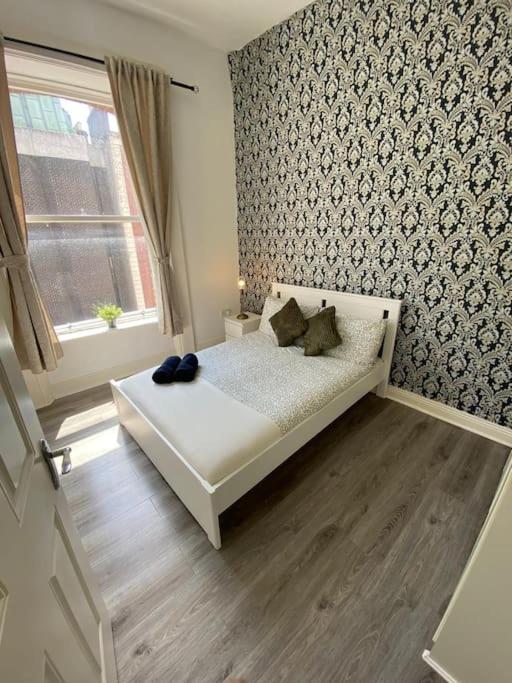 Deluxe Duplex Apartment Talbot St Sleeps 8