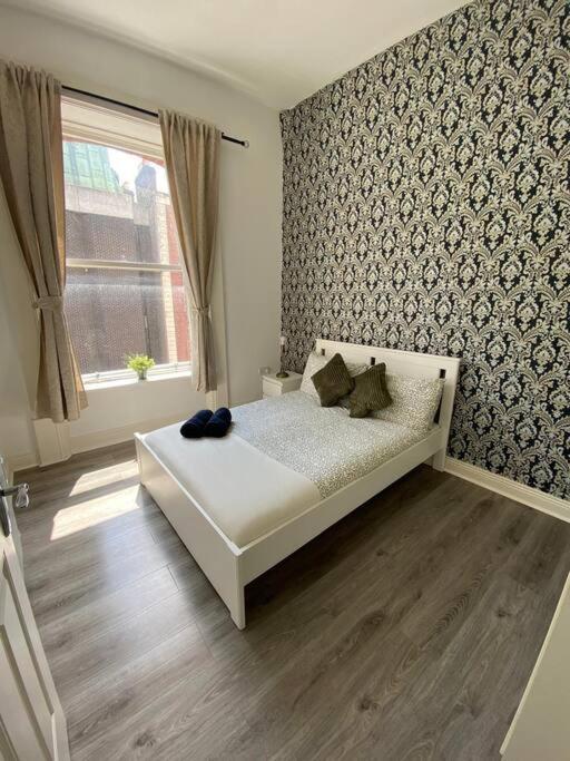 Deluxe Duplex Apartment Talbot St Sleeps 8