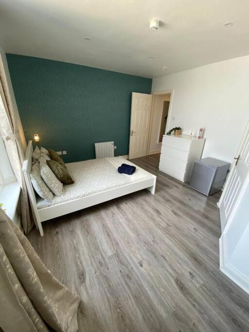 Deluxe Duplex Apartment Talbot St Sleeps 8
