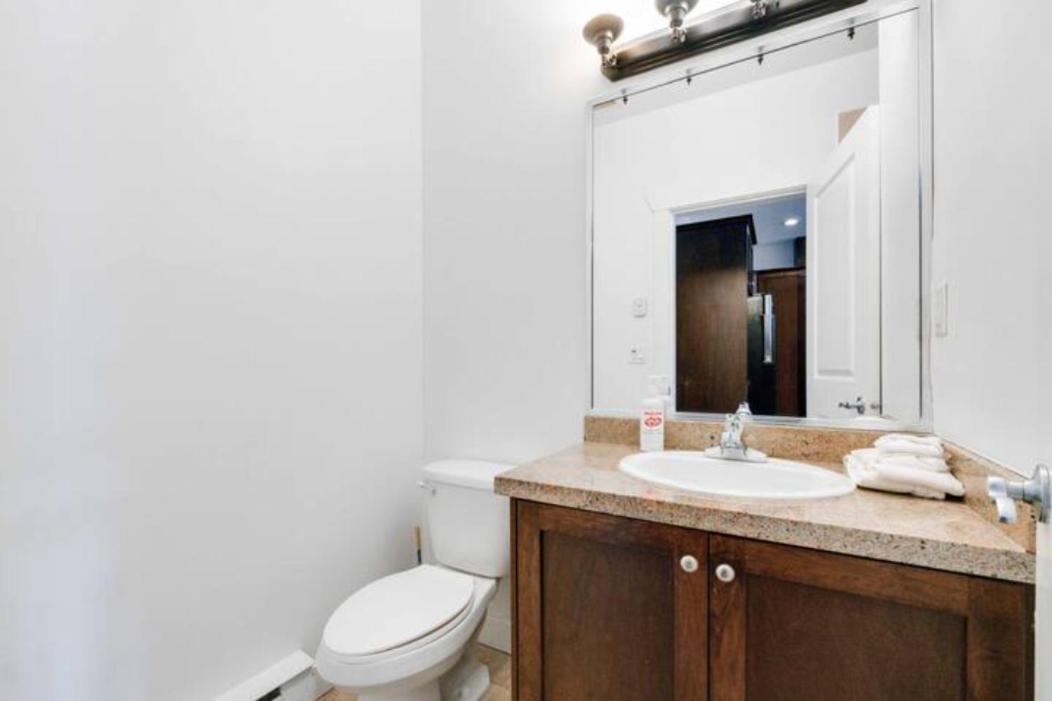 Private Apartment with 2 queen beds, living area and 2 washrooms including laundary