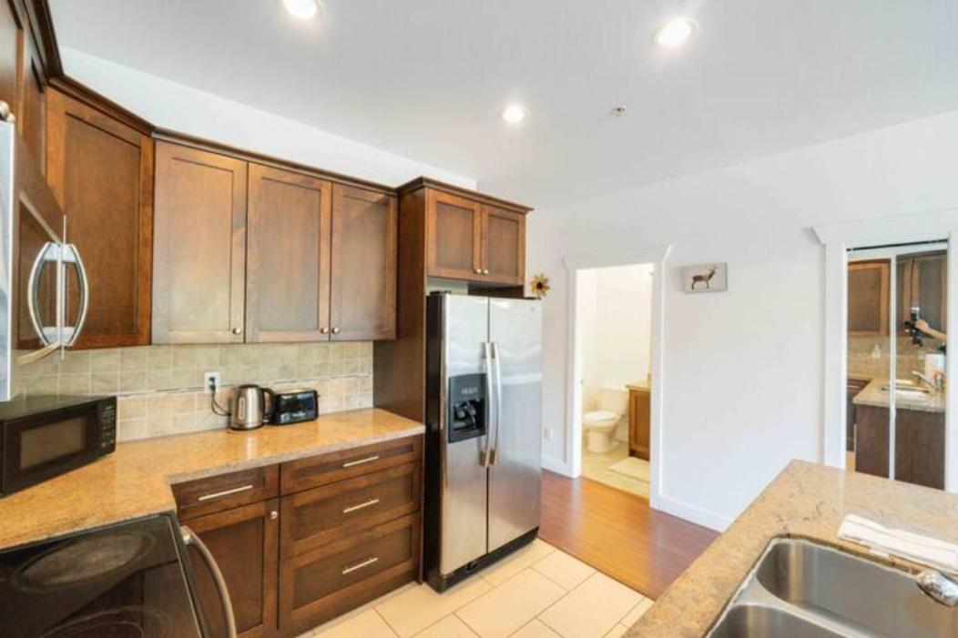 Private Apartment with 2 queen beds, living area and 2 washrooms including laundary