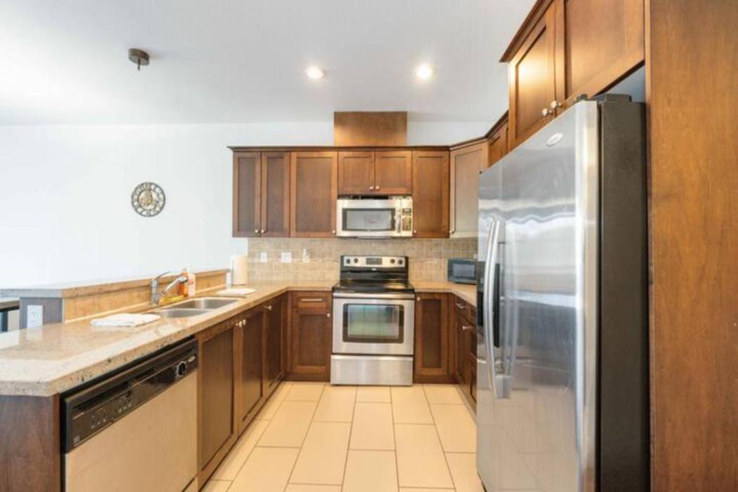 Private Apartment with 2 queen beds, living area and 2 washrooms including laundary