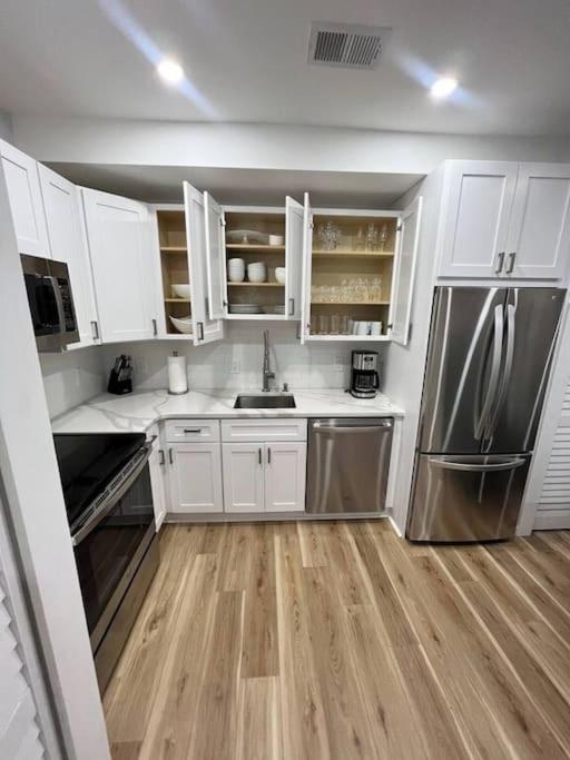 2BR Columbia Heights APT Walk 2 Metro & Shops, photo 32