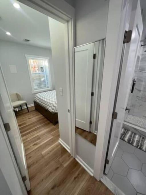 2BR Columbia Heights APT Walk 2 Metro & Shops, photo 19
