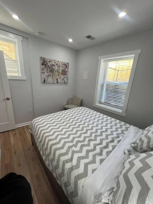 2BR Columbia Heights APT Walk 2 Metro & Shops, photo 6