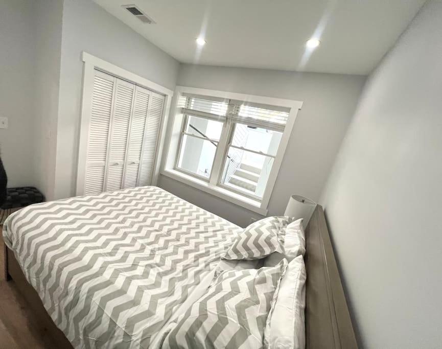 2BR Columbia Heights APT Walk 2 Metro & Shops, photo 17