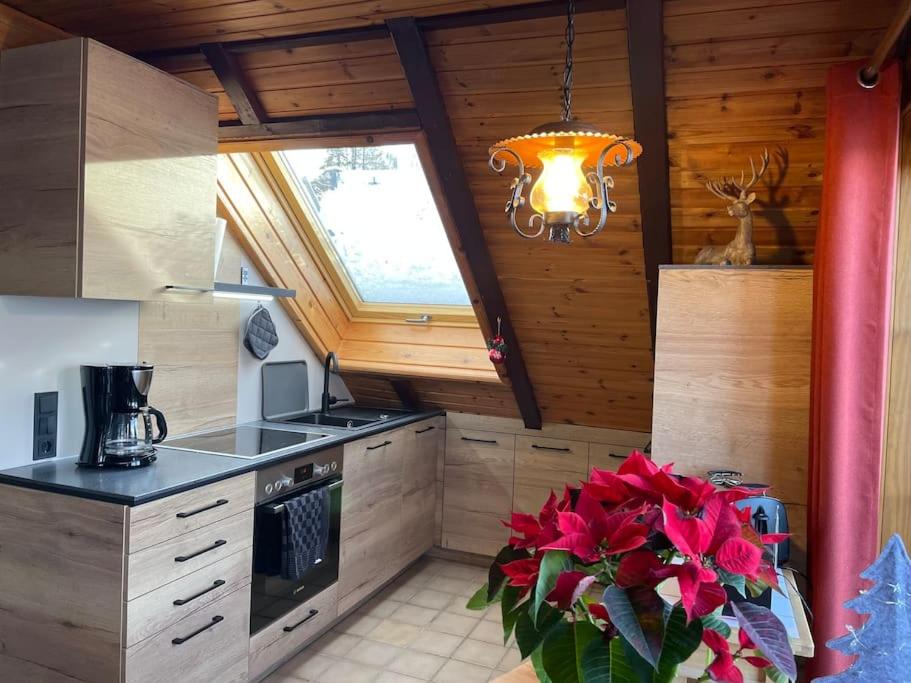 Blockhausflair mit Kamin, Balkon und Bergpanorama