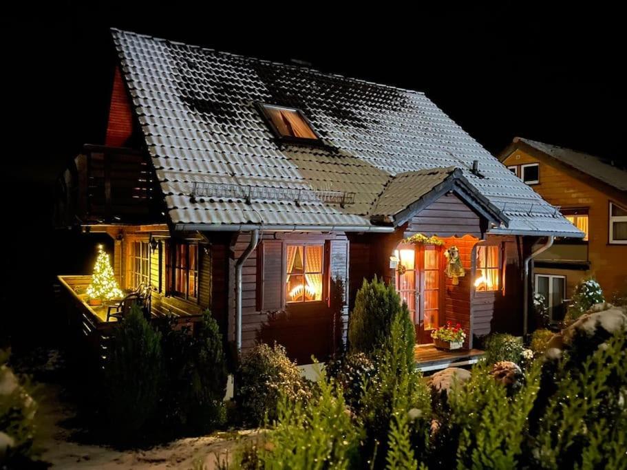Blockhausflair mit Kamin, Balkon und Bergpanorama