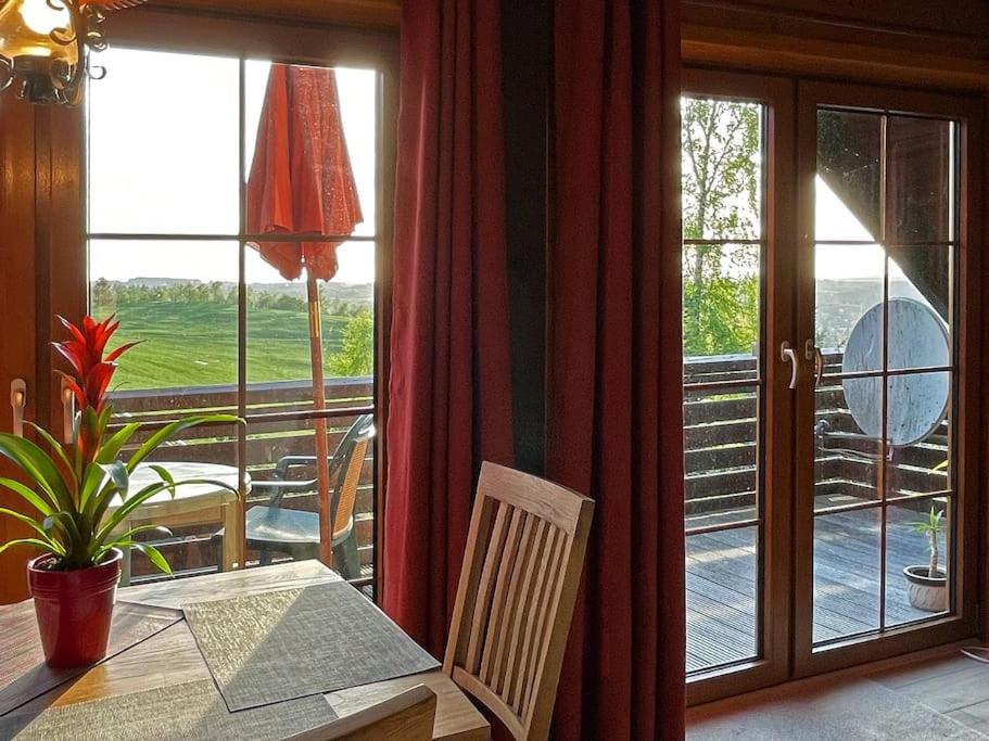 Blockhausflair mit Kamin, Balkon und Bergpanorama