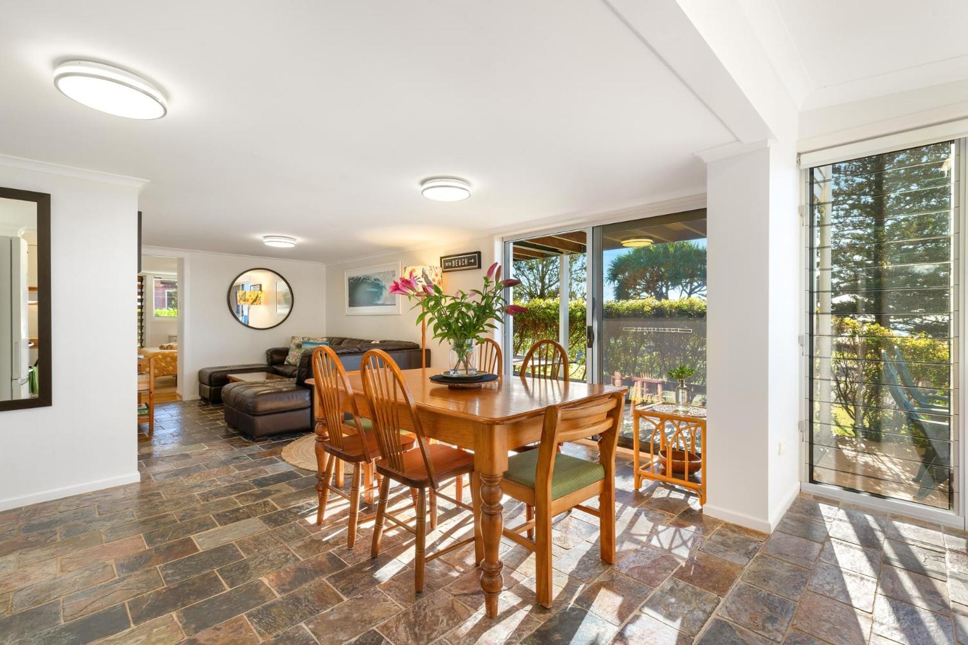 Spindrift Lowerdeck BEACH FRONT location! Wifi+++