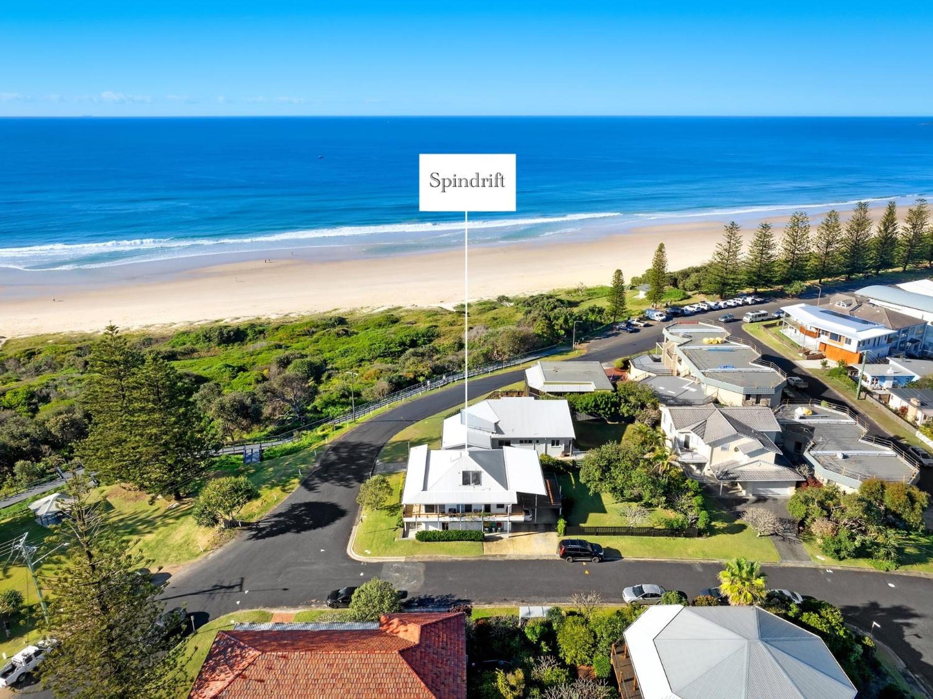 Spindrift Lowerdeck BEACH FRONT location! Wifi+++