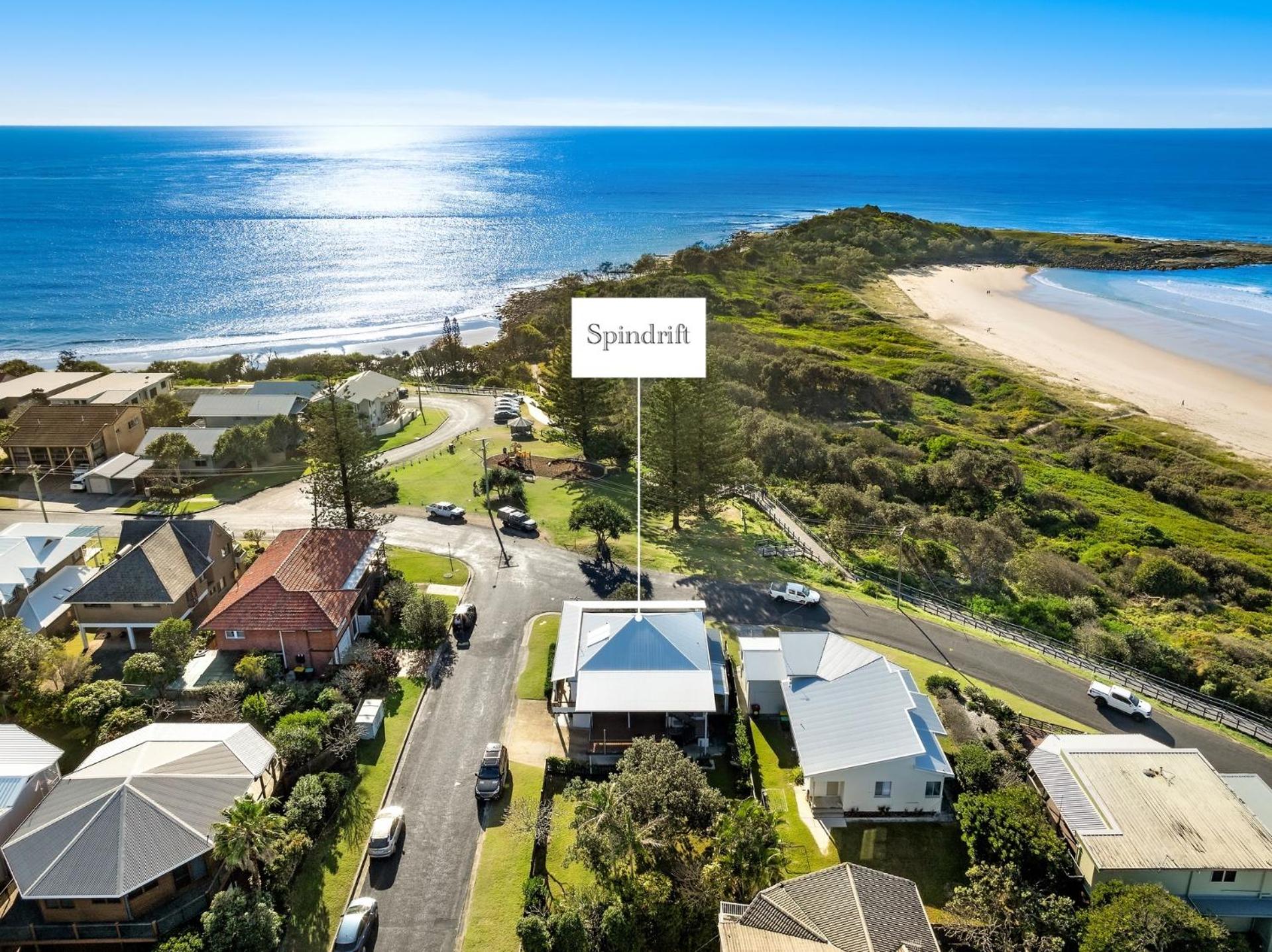 Hotel Spindrift Lowerdeck BEACH FRONT location! Wifi+++ - Image 1