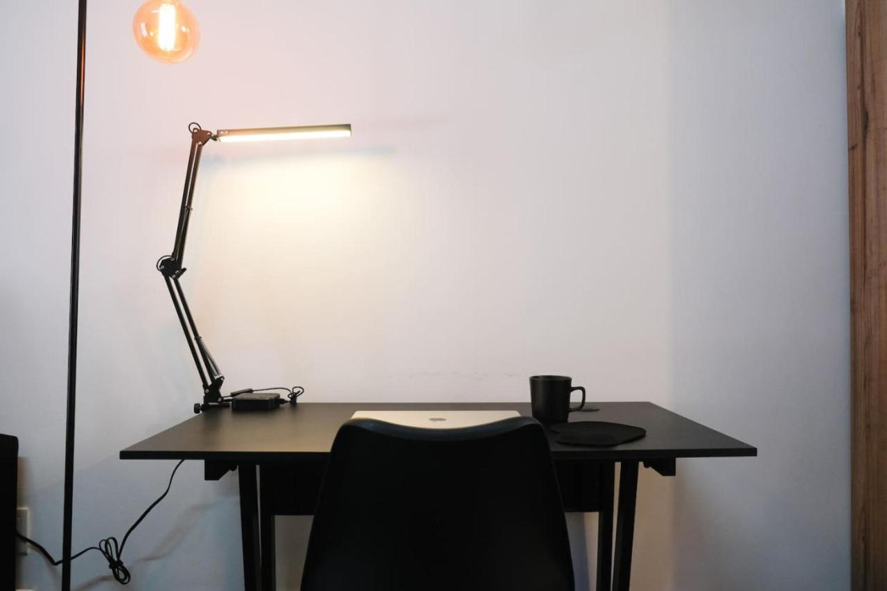 Relaxed Centrally Located 2BR 1BA Ideal Workspace view 3