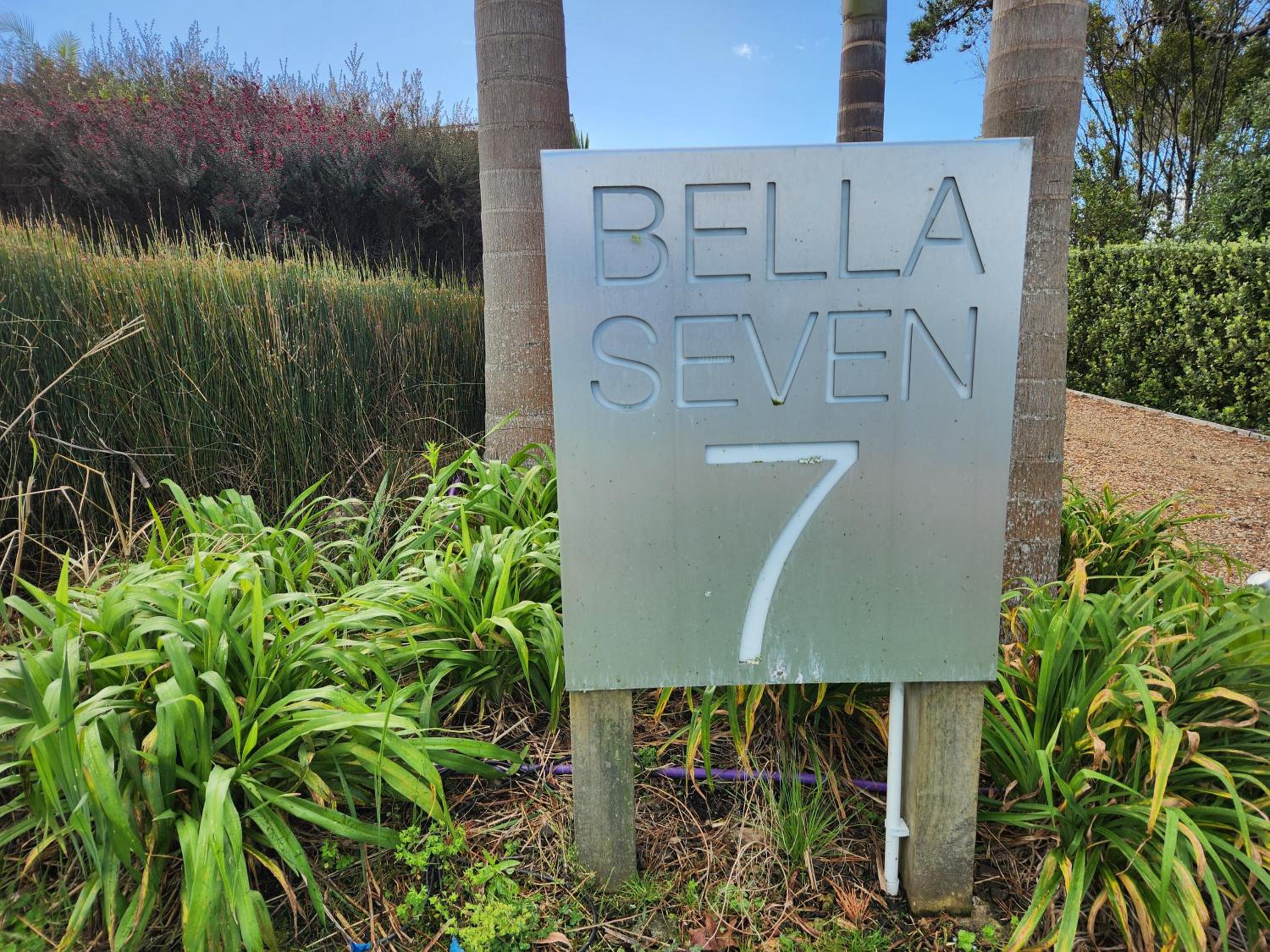 Bella Seven- Stay Waiheke view 2
