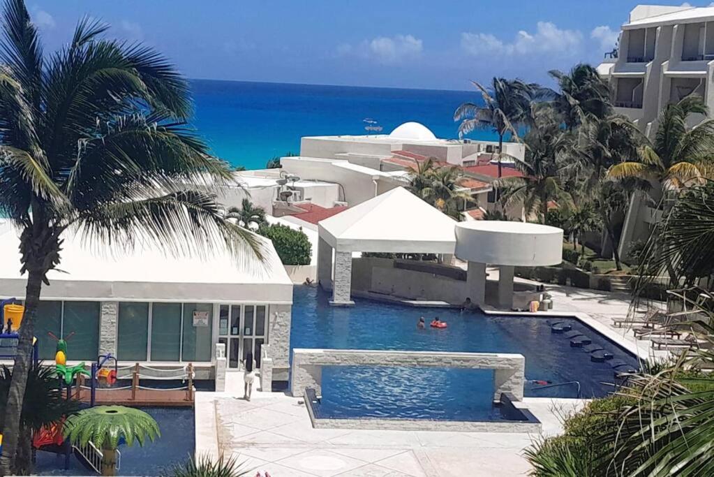 Cancun Studio - Steps to Beach and Water Fun