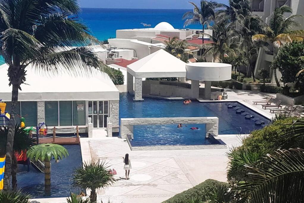 Cancun Studio - Steps to Beach and Water Fun