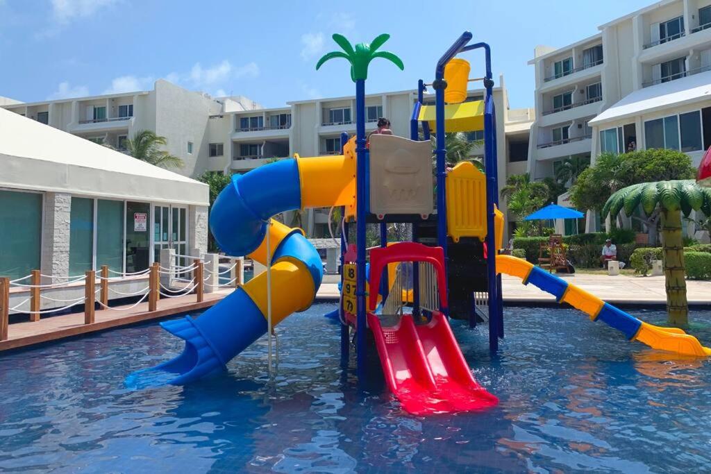 Cancun Studio - Steps to Beach and Water Fun