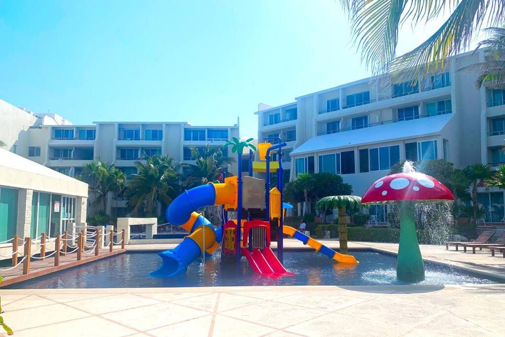 Cancun Studio - Steps to Beach and Water Fun
