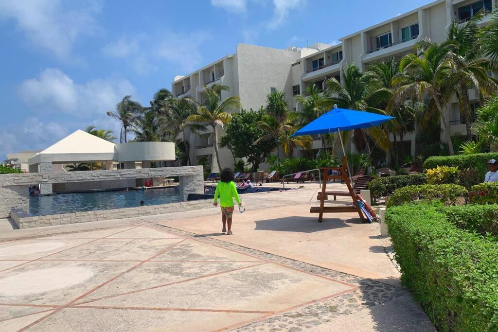 Cancun Studio - Steps to Beach and Water Fun