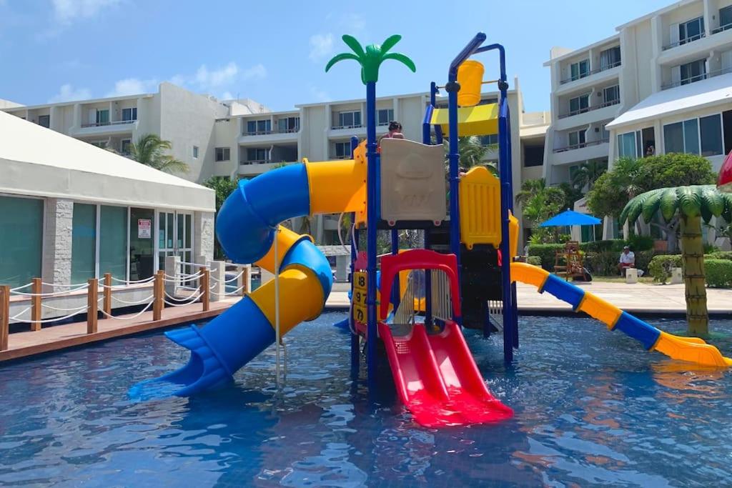 Cancun Studio - Steps to Beach and Water Fun