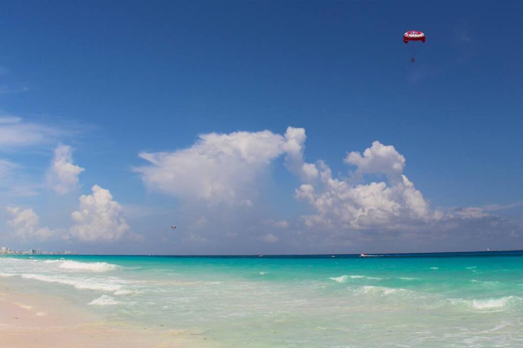 Cancun Studio - Steps to Beach and Water Fun