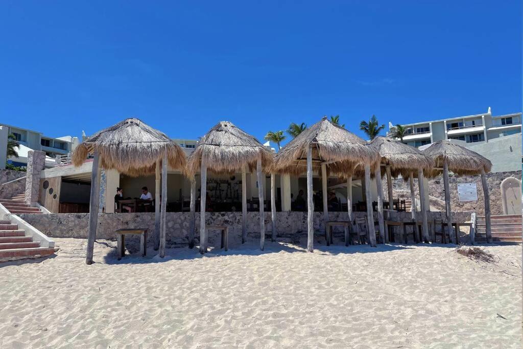 Cancun Studio - Steps to Beach and Water Fun