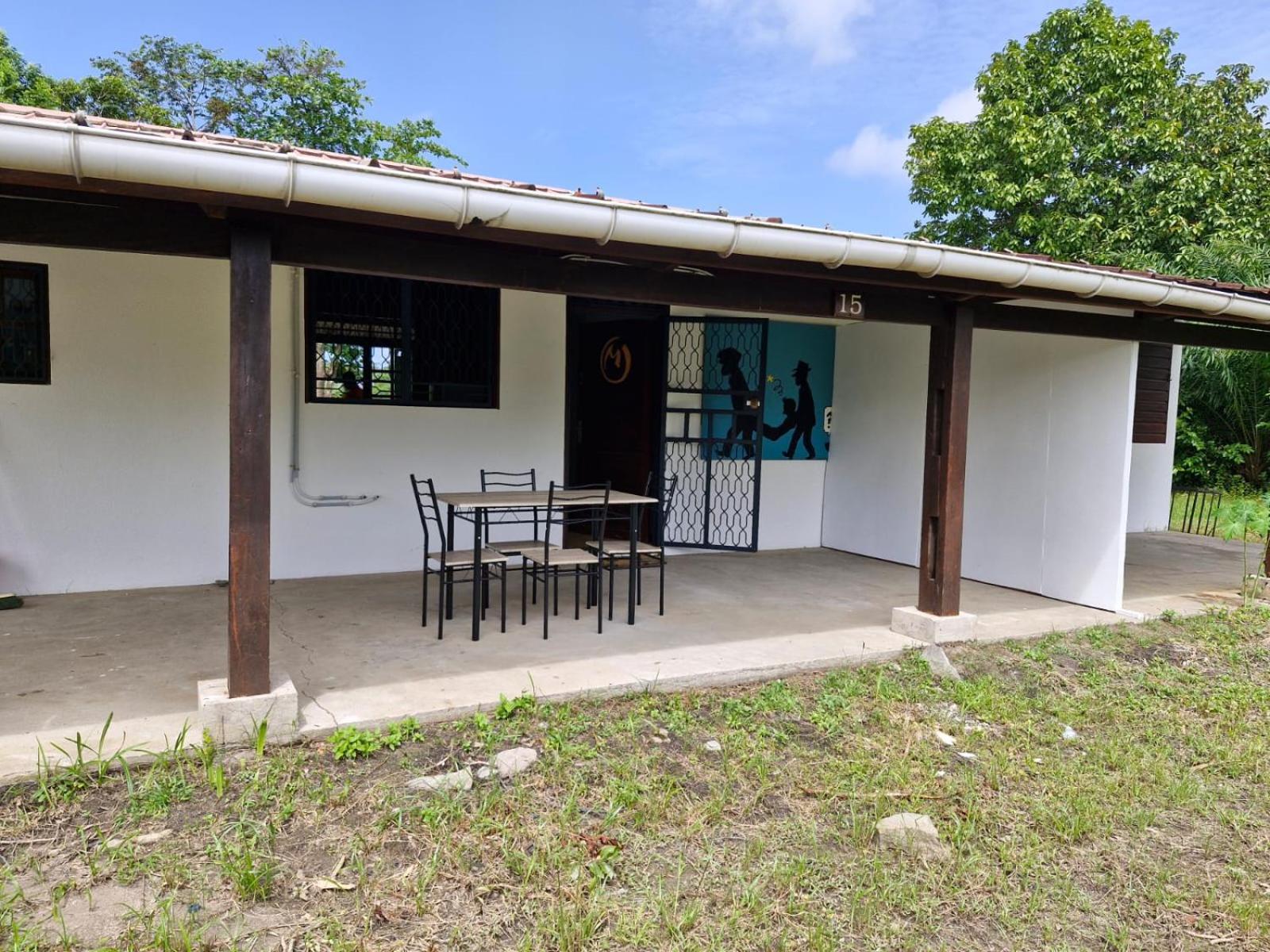 Hotel ECO LAC BLEU Saint-Laurent Centre - Image 1