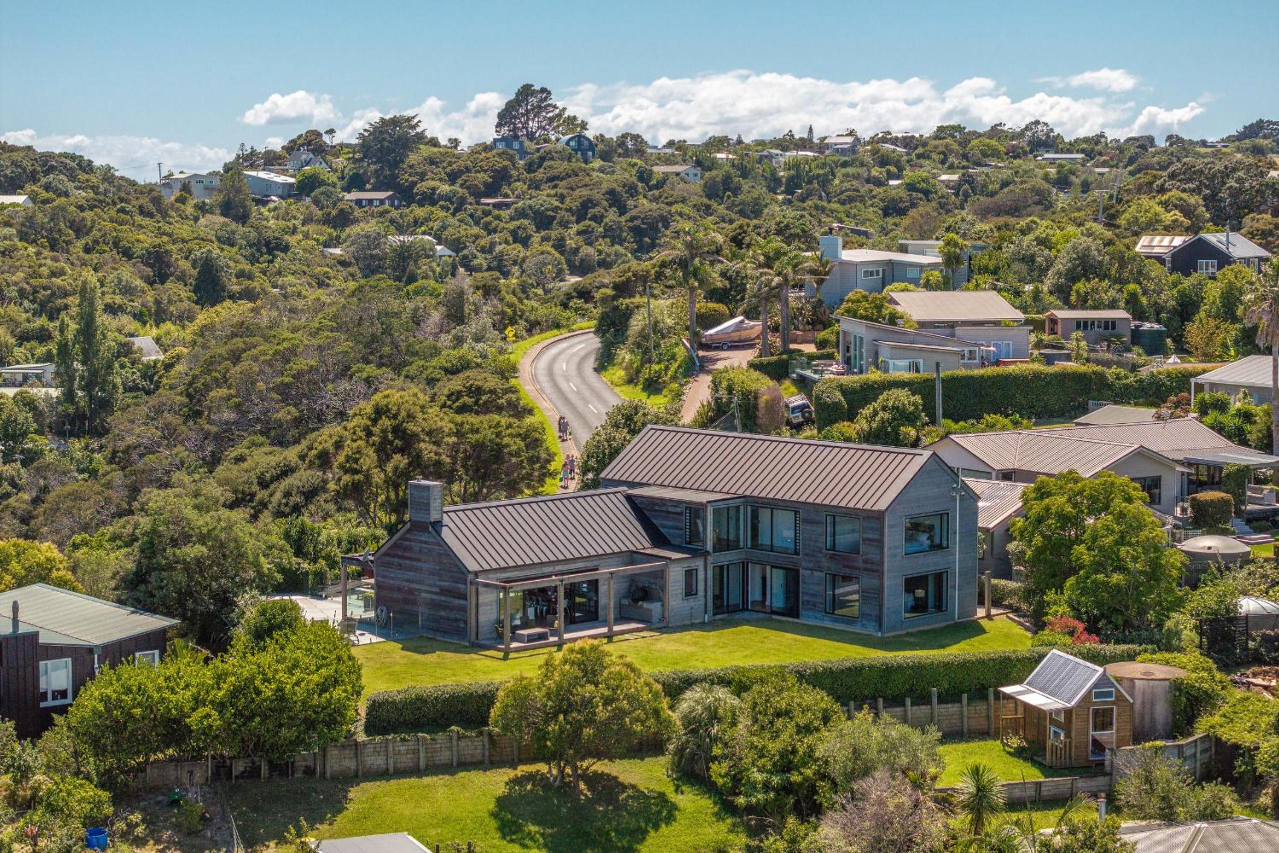 Pacific Escape, Oneroa - Be My Guest Waiheke view 2