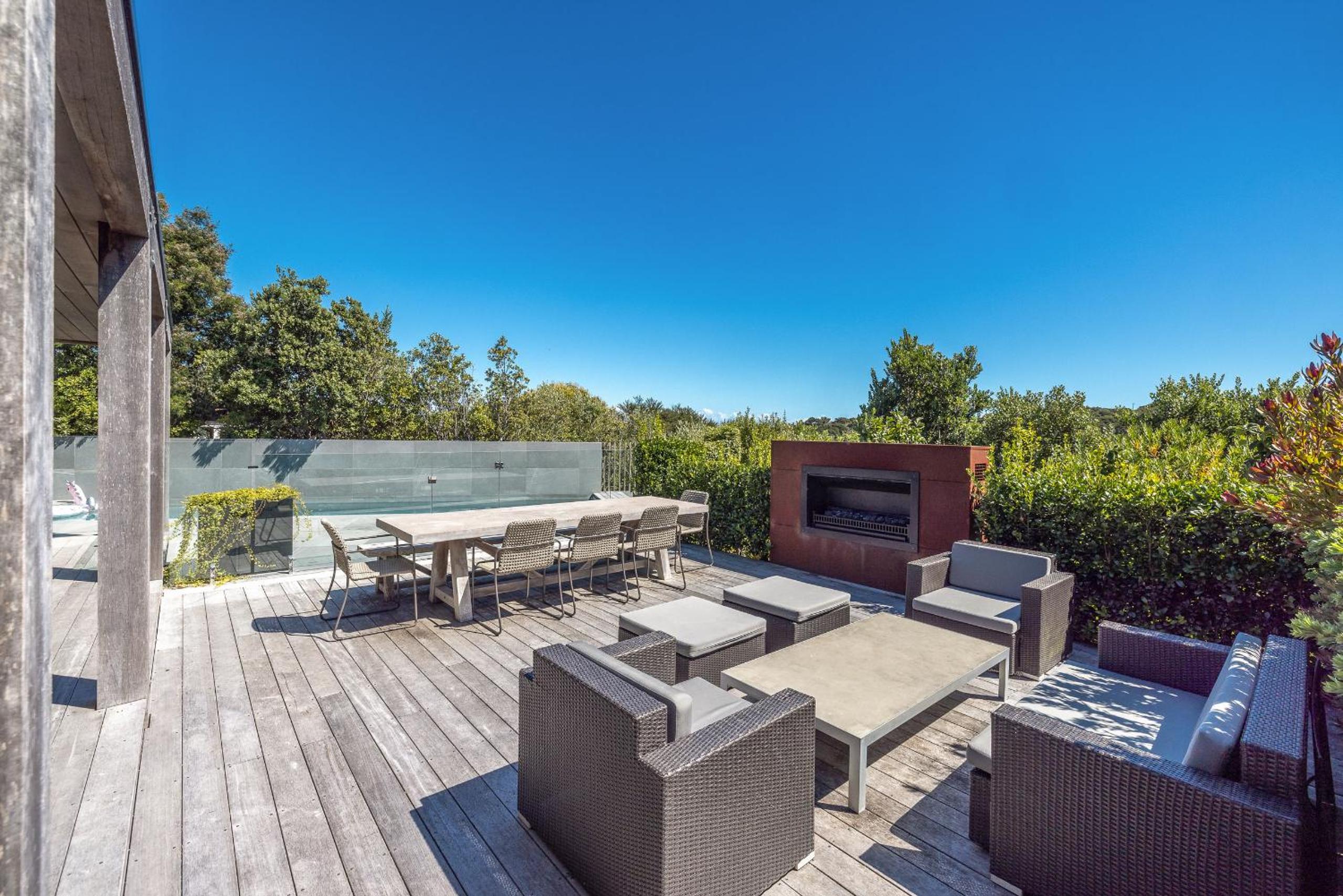 Pacific Escape, Oneroa - Be My Guest Waiheke view 5