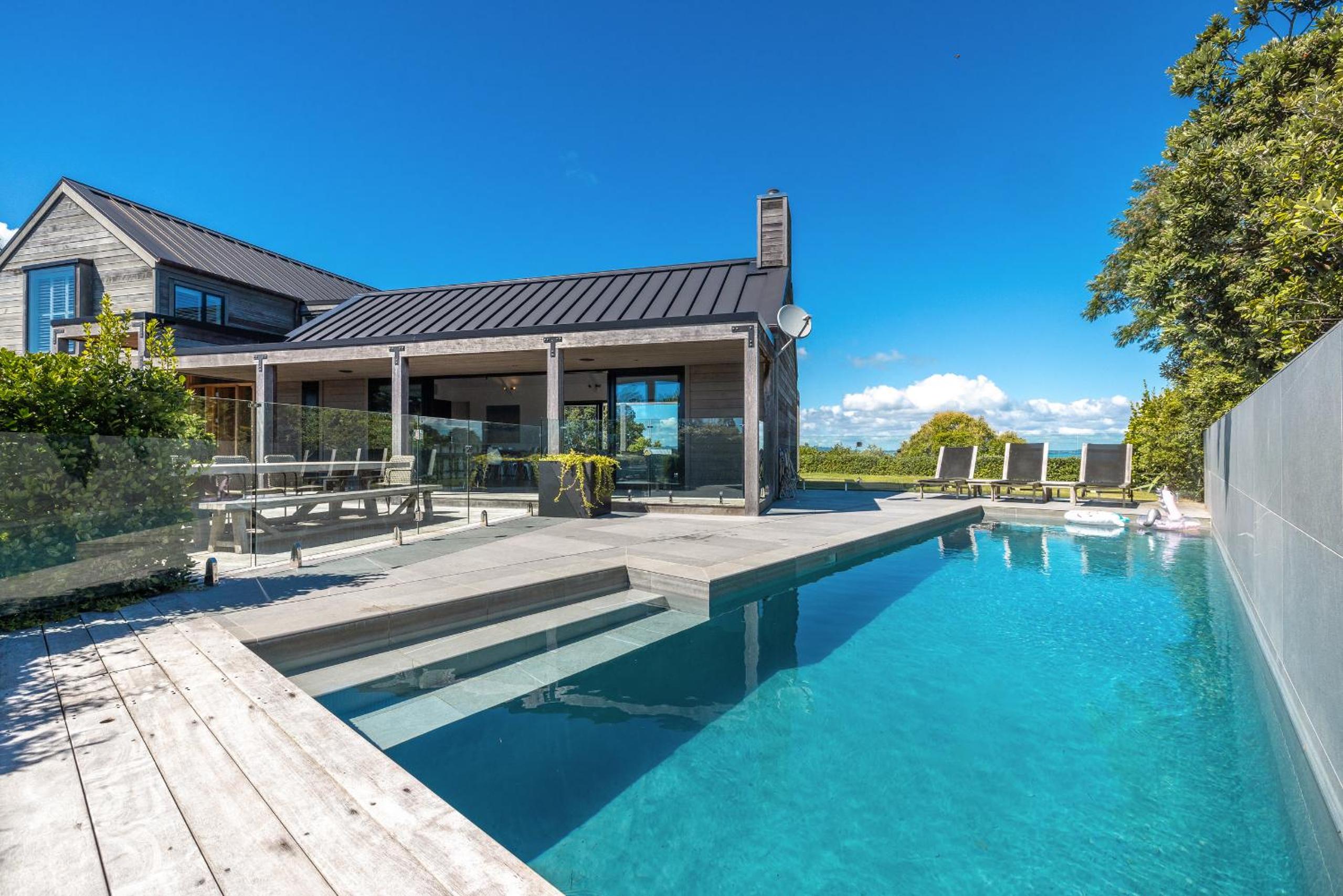 Pacific Escape, Oneroa - Be My Guest Waiheke view 3