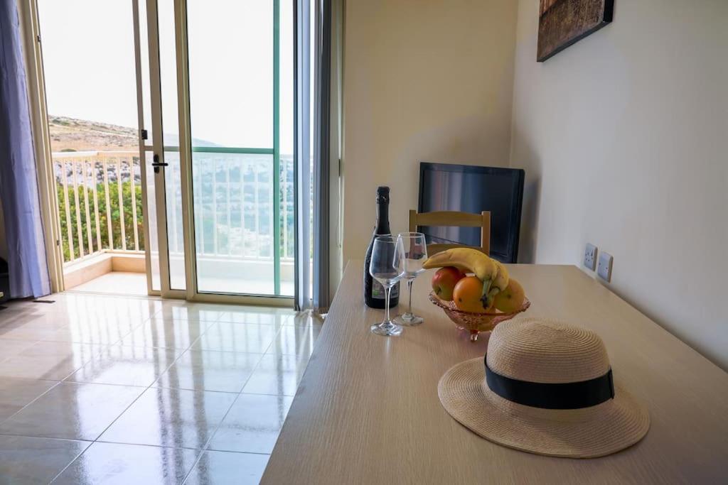 Peaceful 2 bed, 2 bath flat & breathtaking views view 3